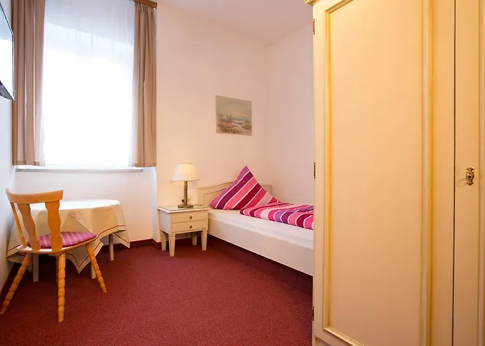 Gasthof Zum Lamm 호텔 *