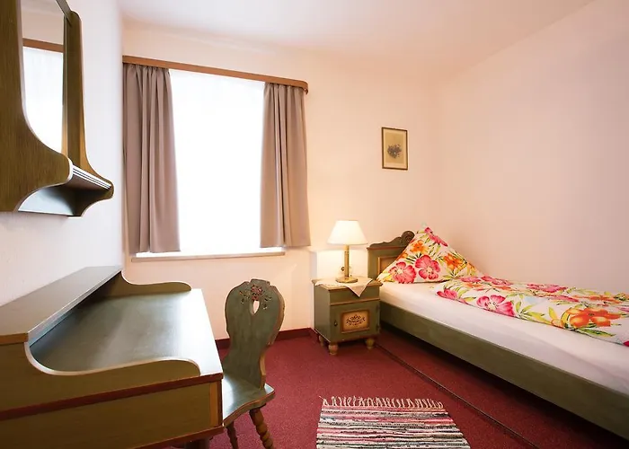 Отель Gasthof Zum Lamm Гармиш-Партенкирхен